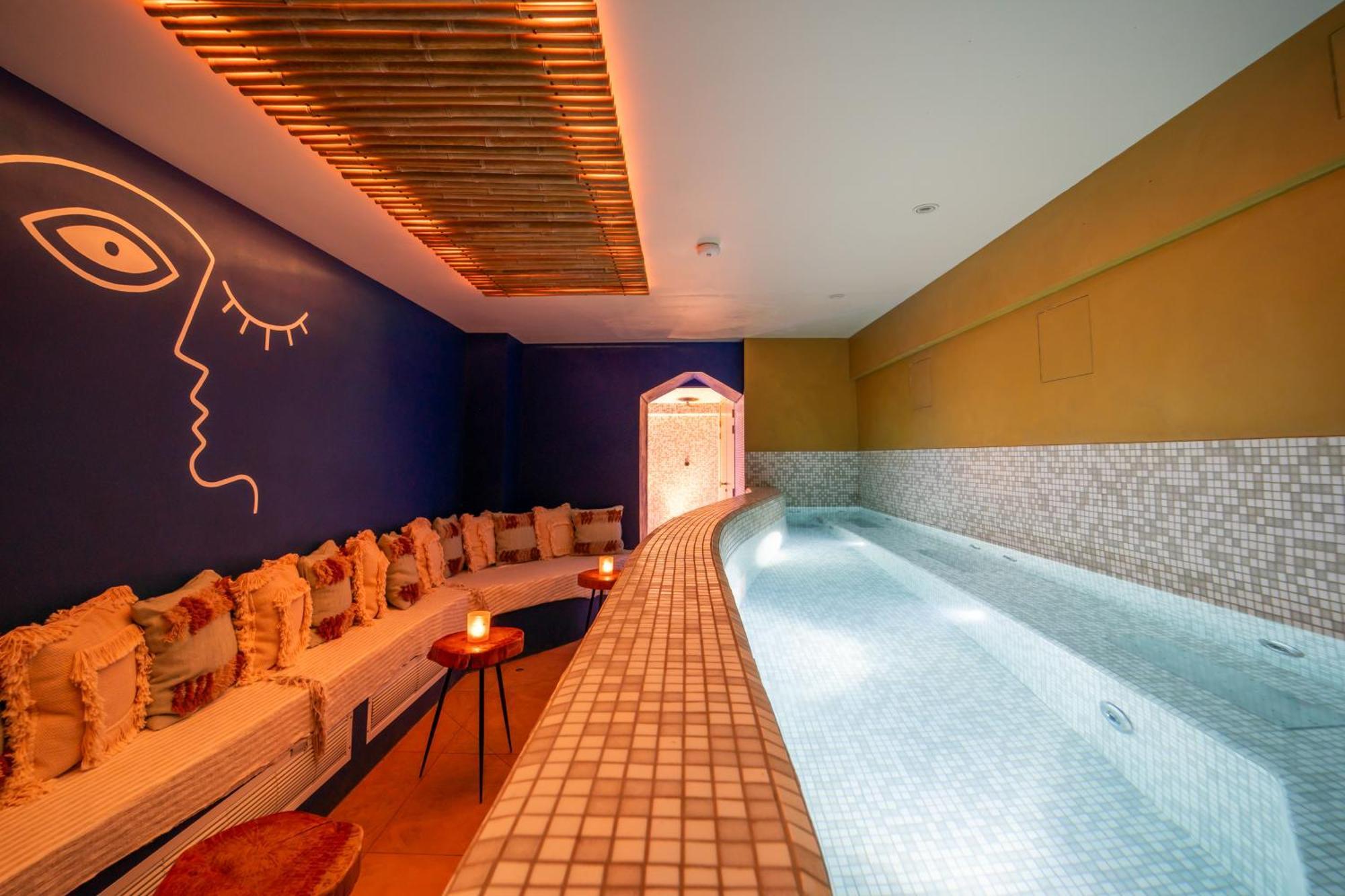La Finca Hotel & Spa Paris Exteriör bild